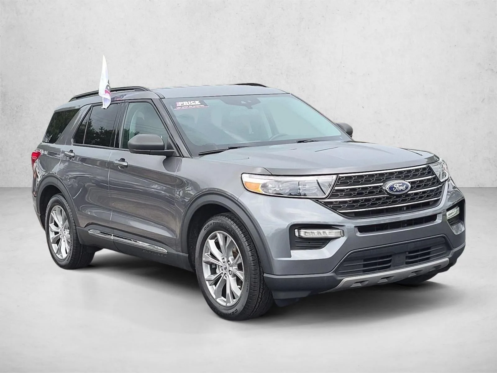 2023 Ford Explorer XLT photo 3