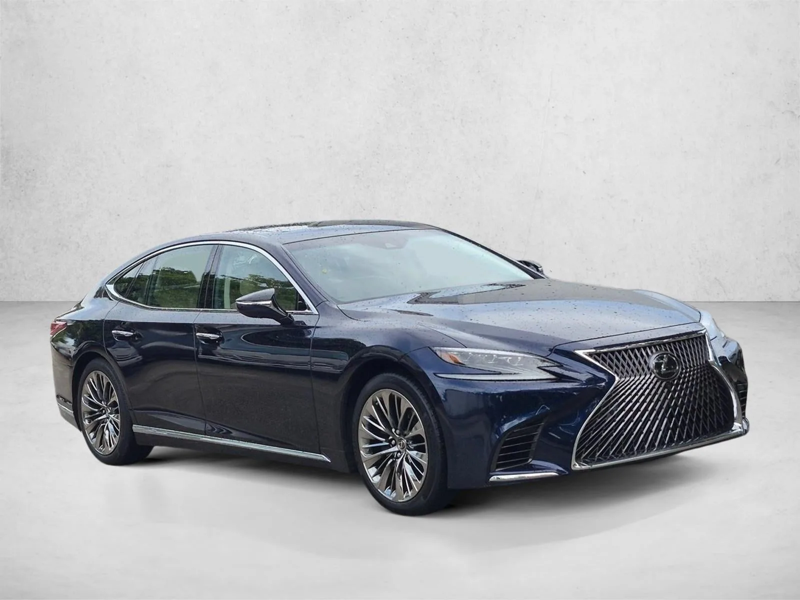 2019 Lexus LS photo 3
