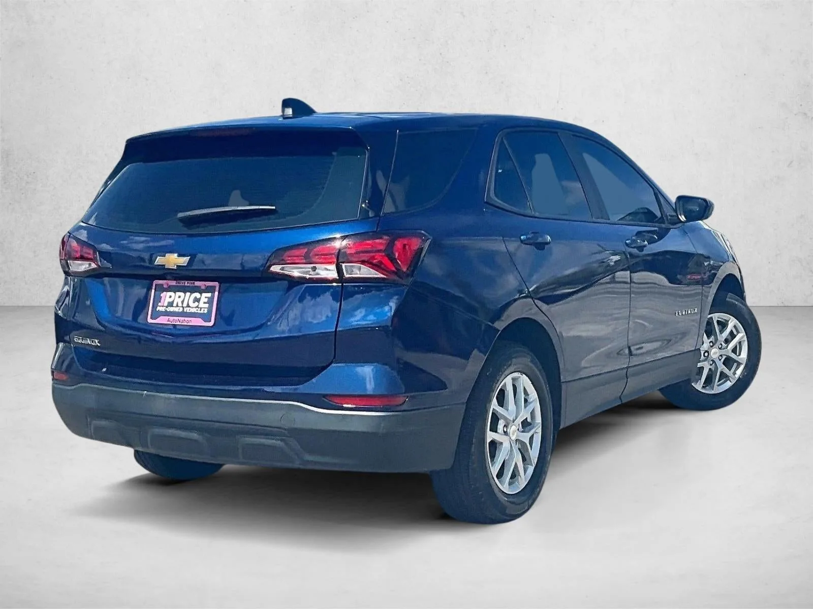 2023 Chevrolet Equinox LS photo 2