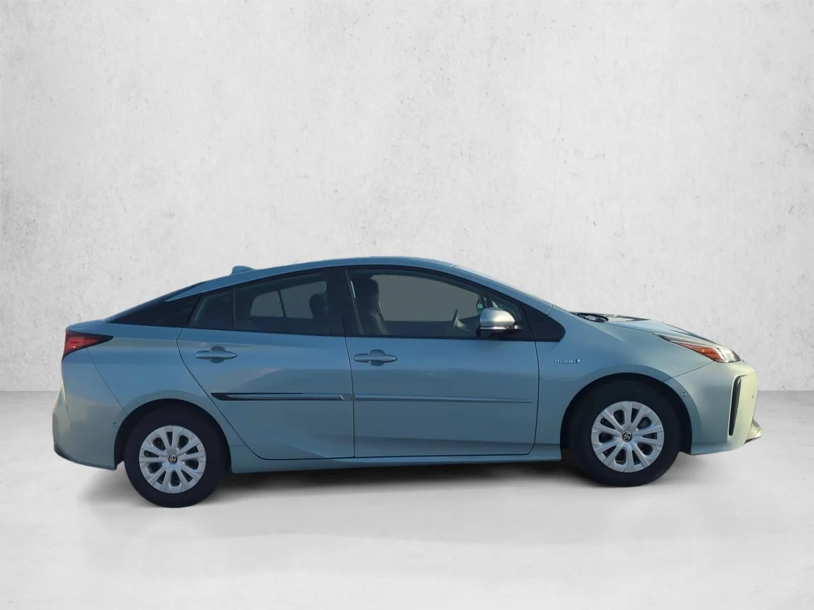 2020 Toyota Prius LE (Natl) photo 5