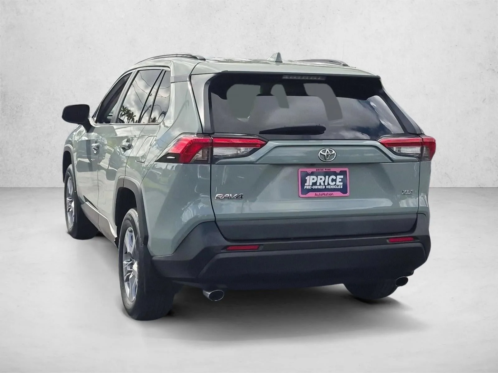 2022 Toyota RAV4 XLE photo 8