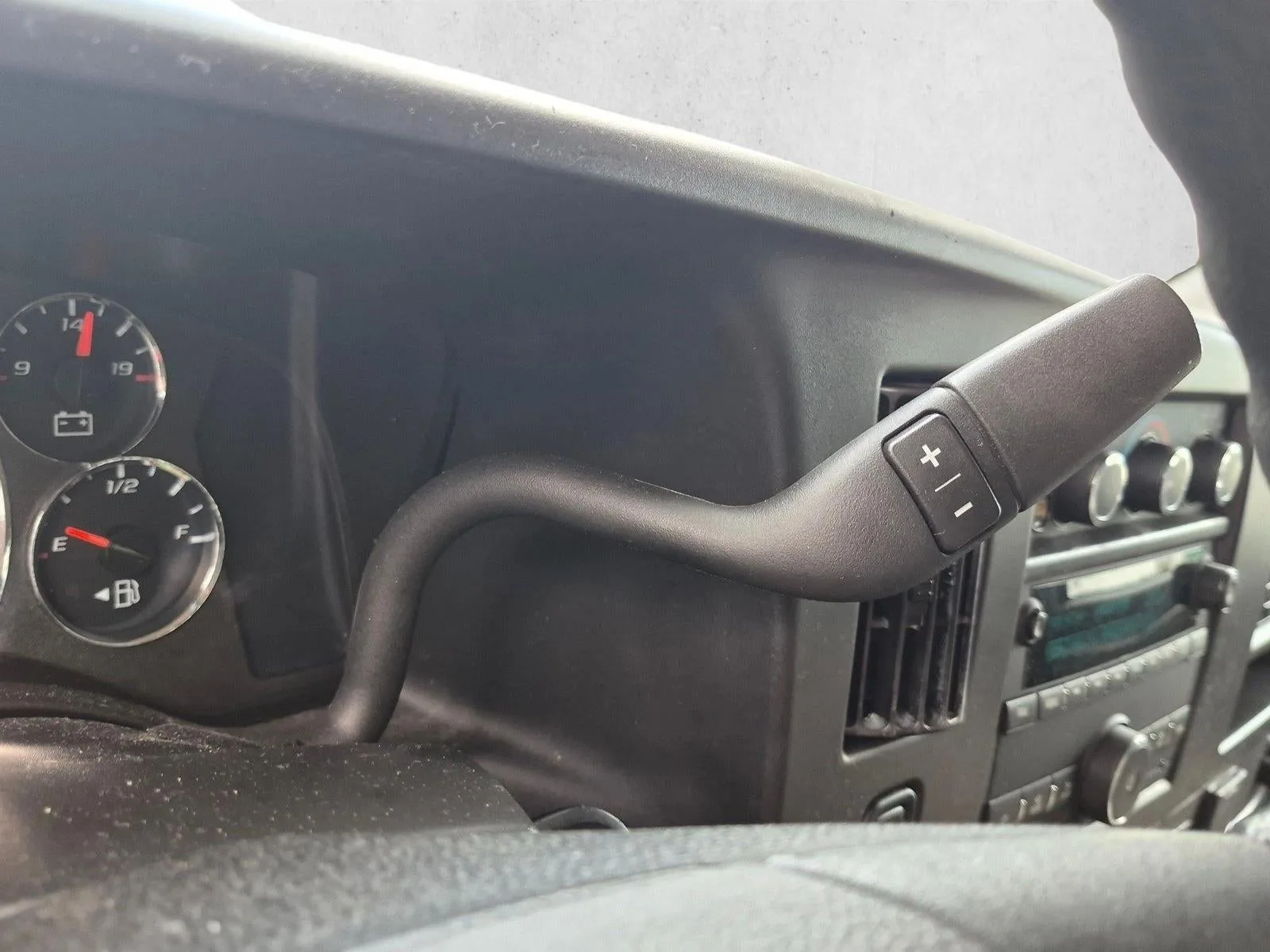 2024 Chevrolet Express Passenger 3500 1LT photo 8
