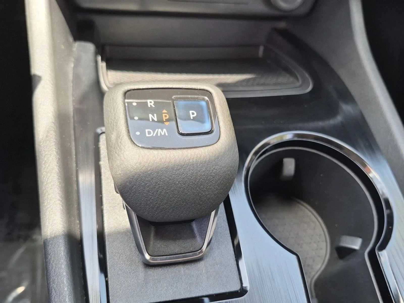 2022 Nissan Rogue FWD SV photo 12