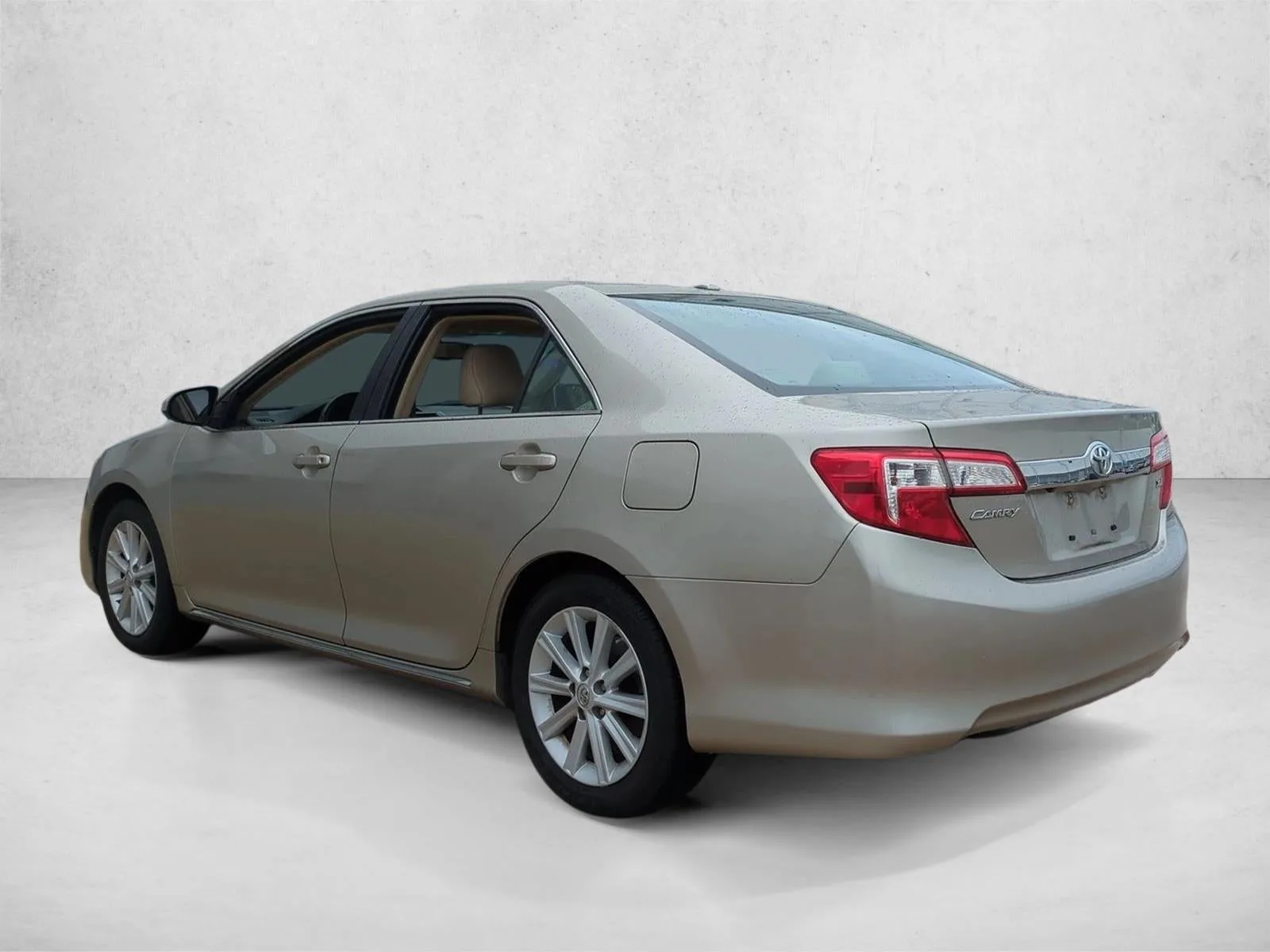 2014 Toyota Camry 4dr Sdn I4 Auto XLE (Natl) *Ltd Avail* photo 7