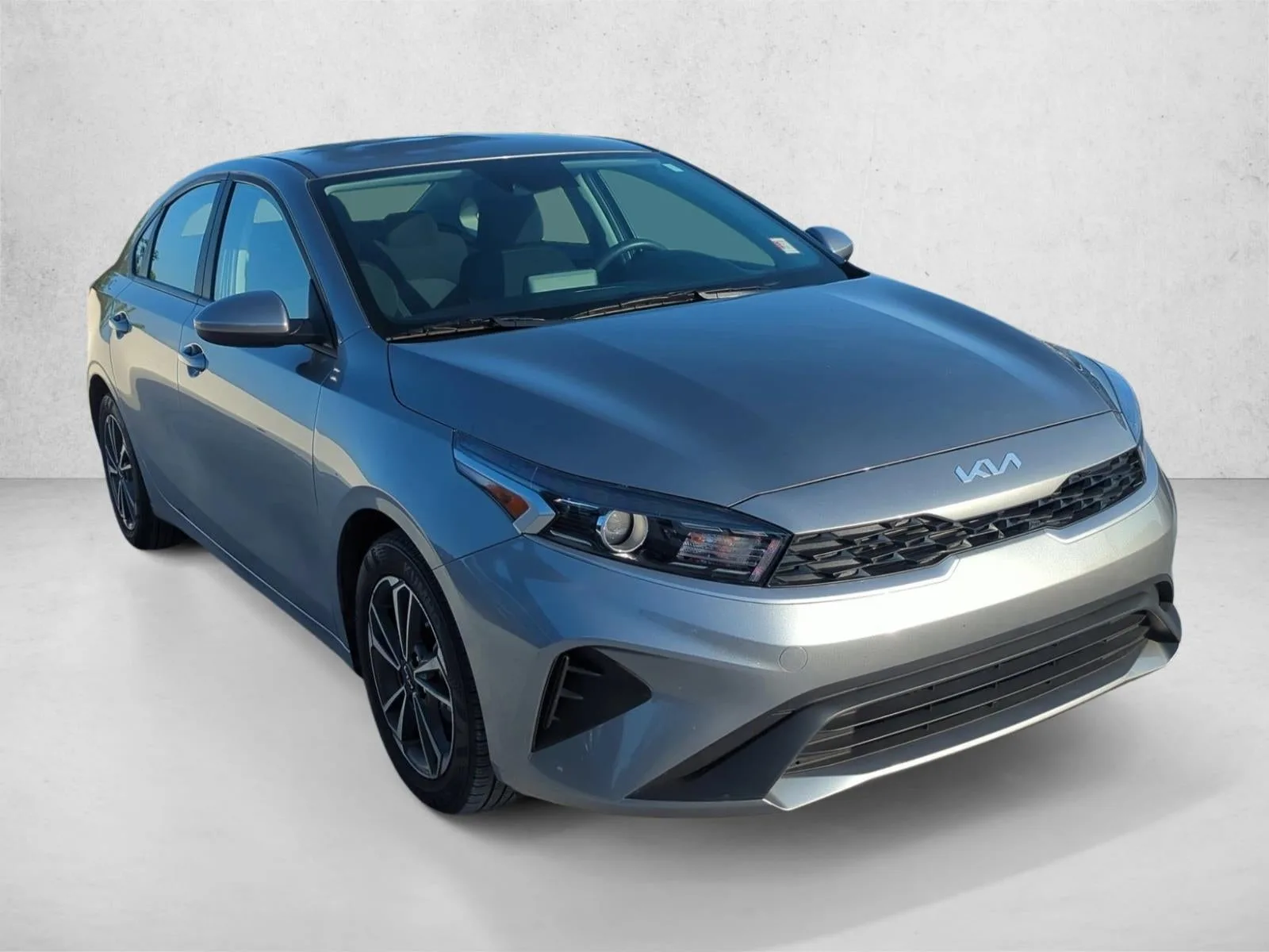 2023 Kia Forte LXS IVT photo 3