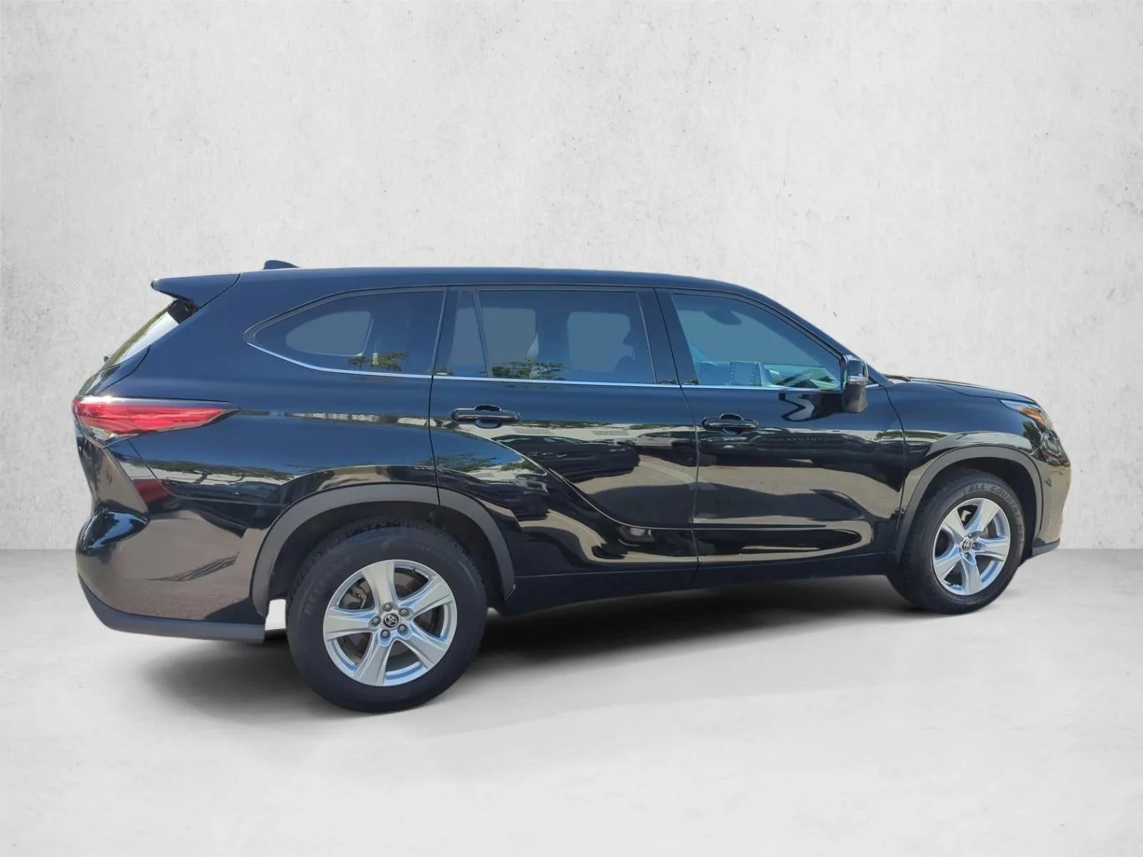 2020 Toyota Highlander LE FWD (GS) photo 4