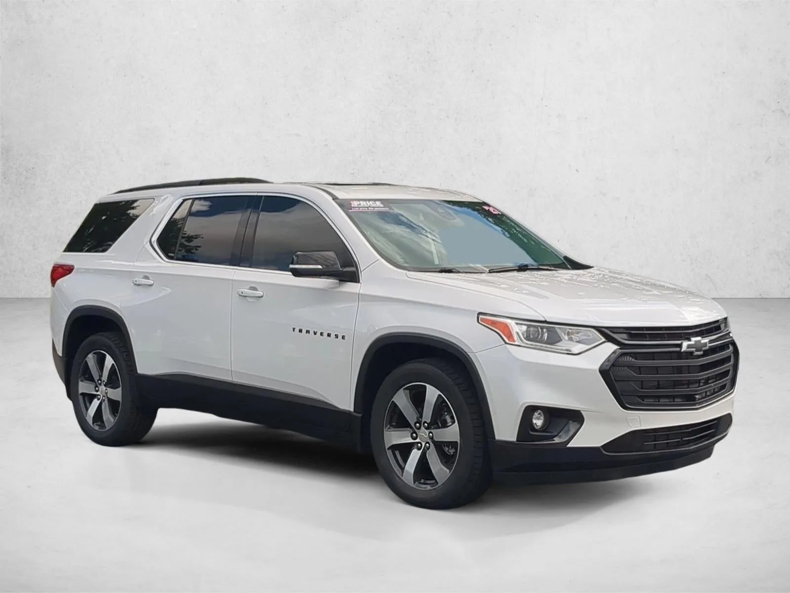 2021 Chevrolet Traverse LT Leather photo 3
