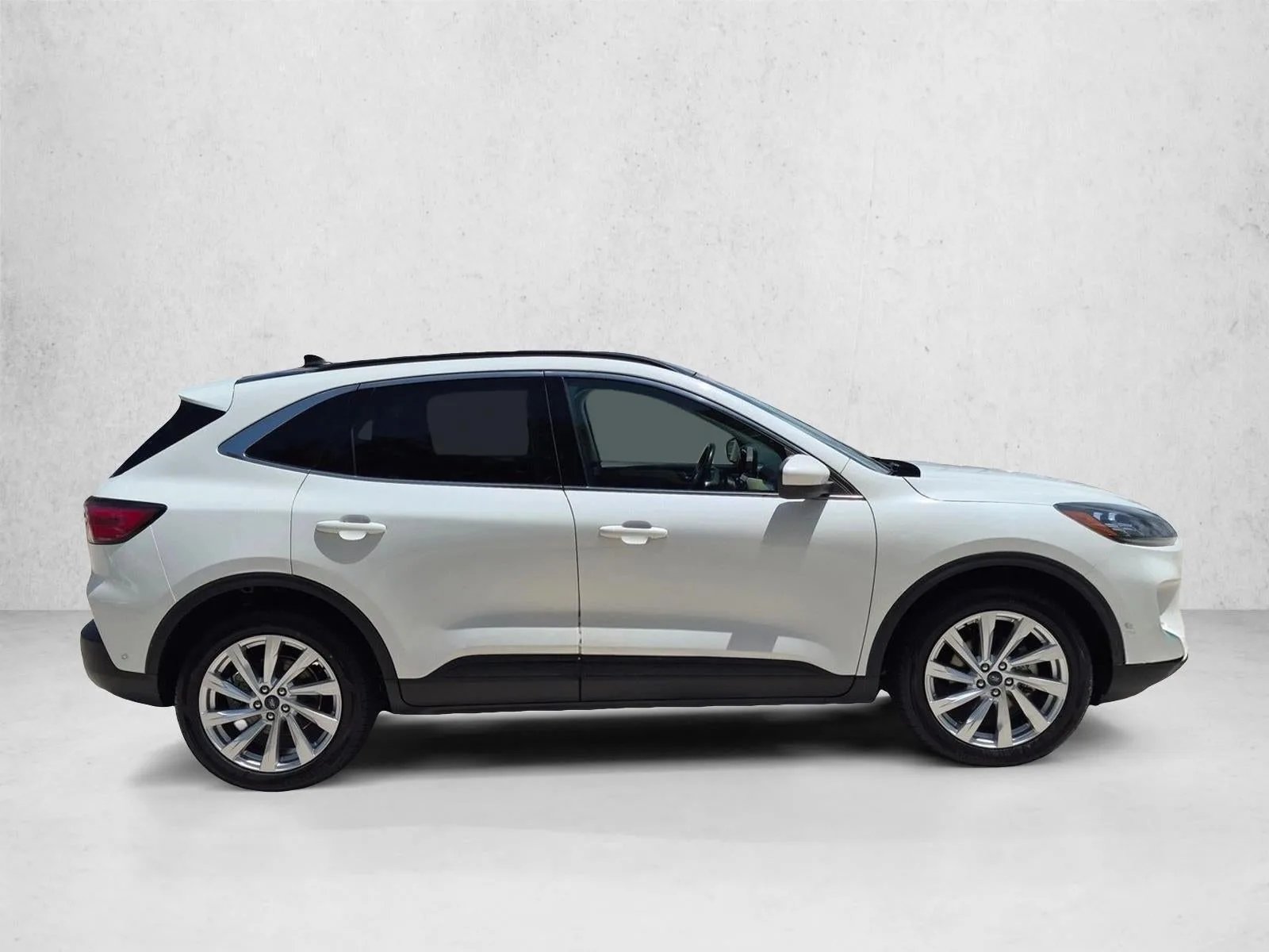 2021 Ford Escape Titanium AWD photo 4