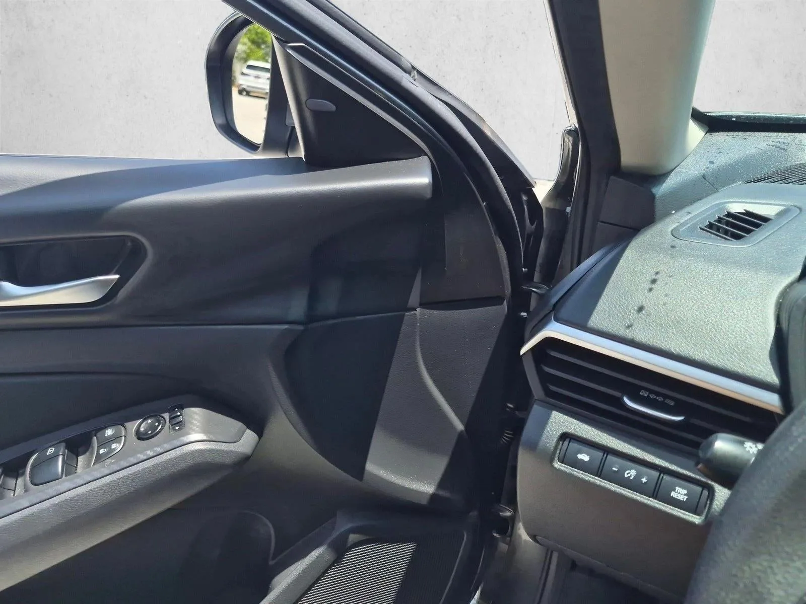 2022 Nissan Altima 2.5 SV Sedan photo 10
