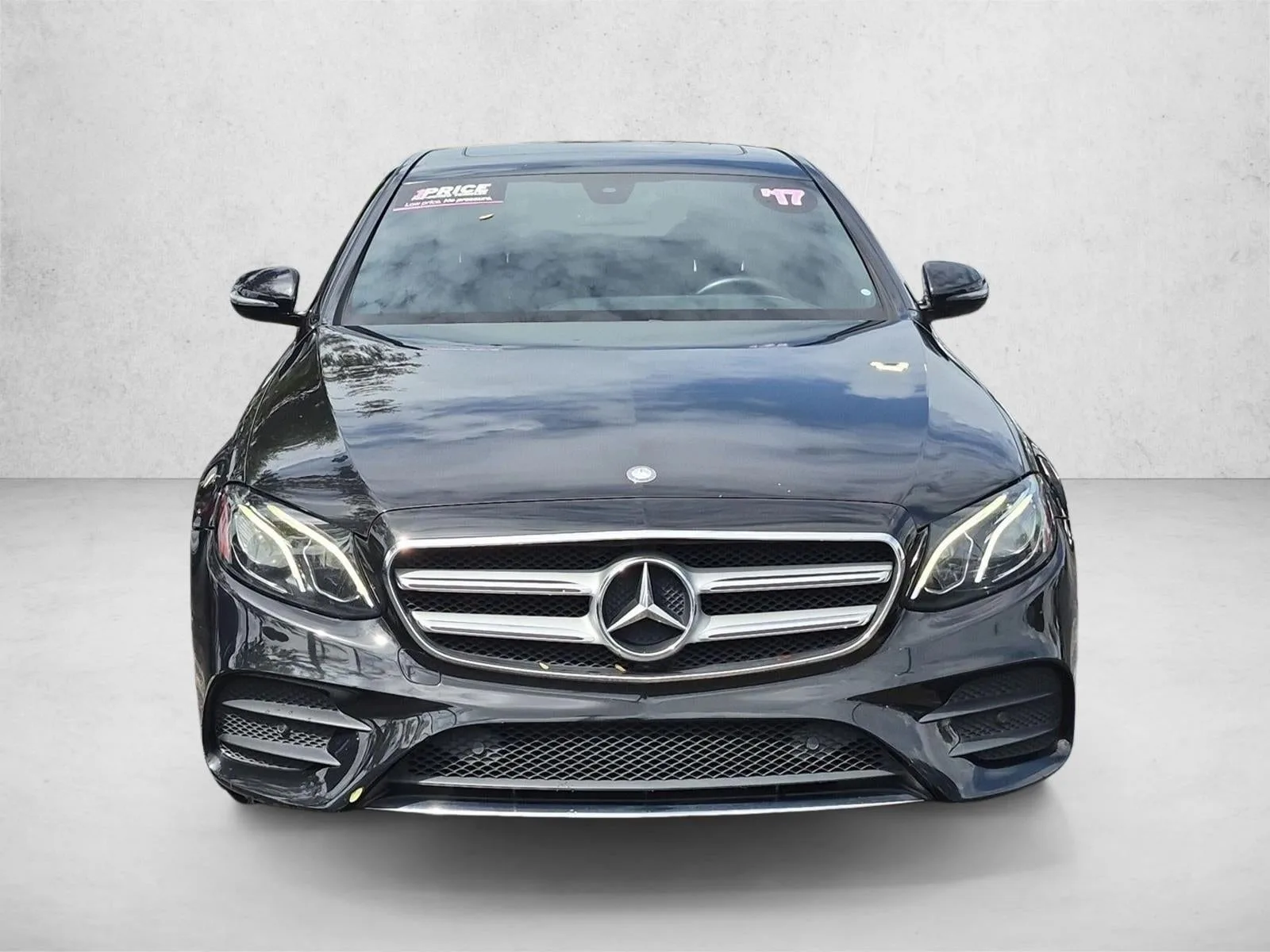 2017 Mercedes-Benz E 300 E 300 Luxury photo 2