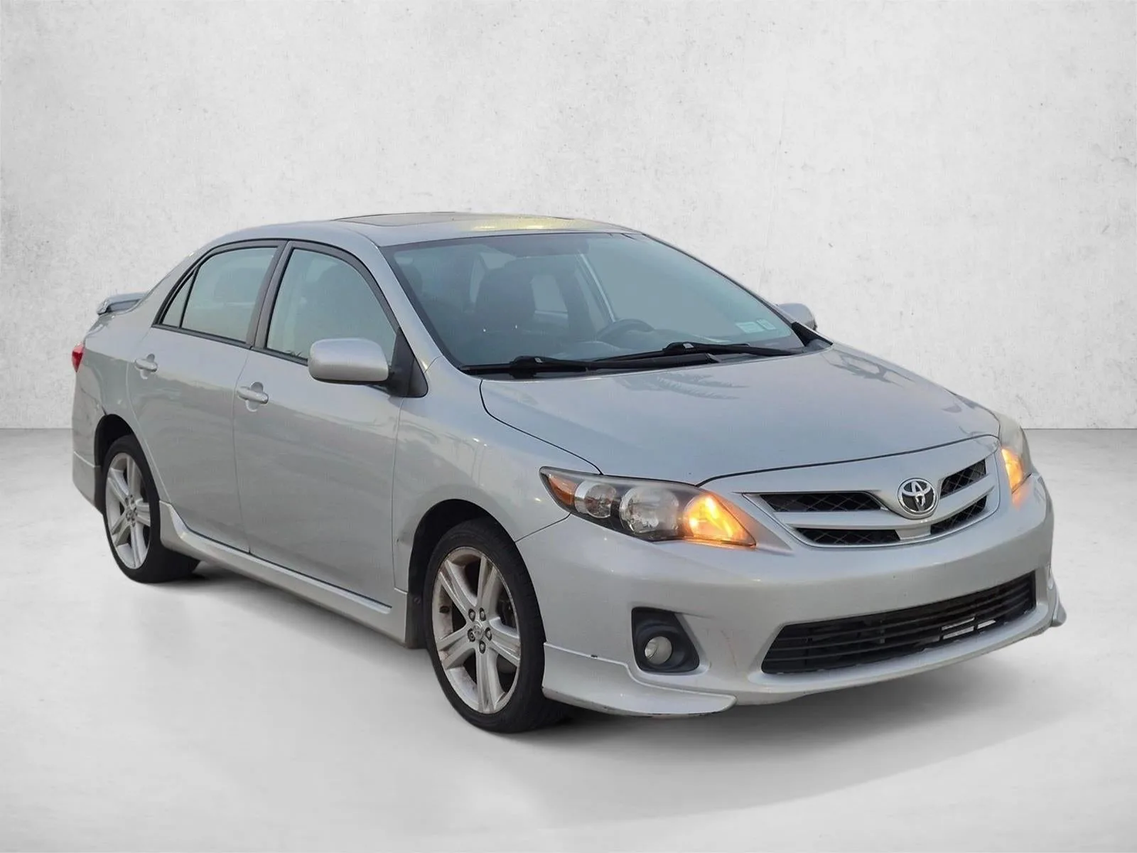 2013 Toyota Corolla 4dr Sdn Man S (Natl) photo 3