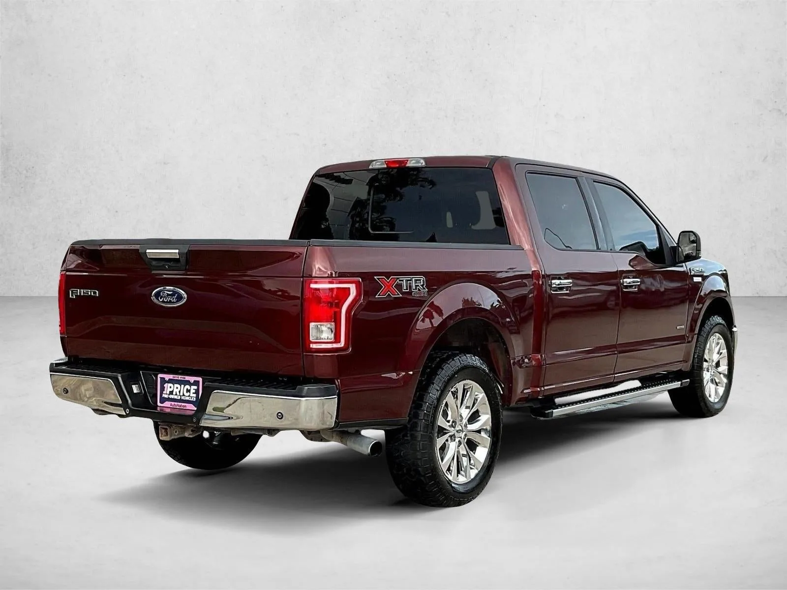 2016 Ford F-150 4WD SuperCrew 5-1/2 Ft Box XLT photo 2
