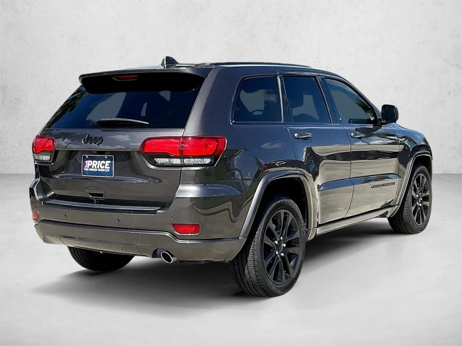 2018 Jeep Grand Cherokee Altitude 4x2 *Ltd Avail* photo 2