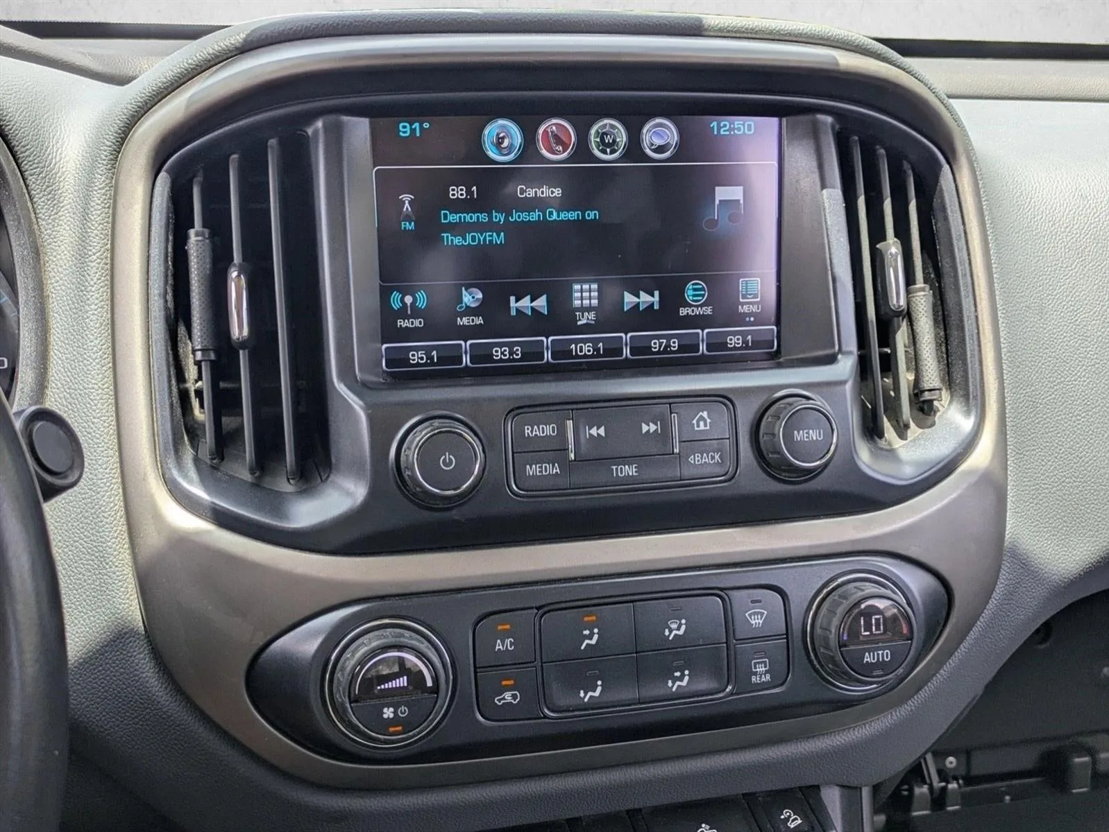 2017 Chevrolet Colorado Crew Cab Short Box 4-Wheel Drive Z71 photo 11