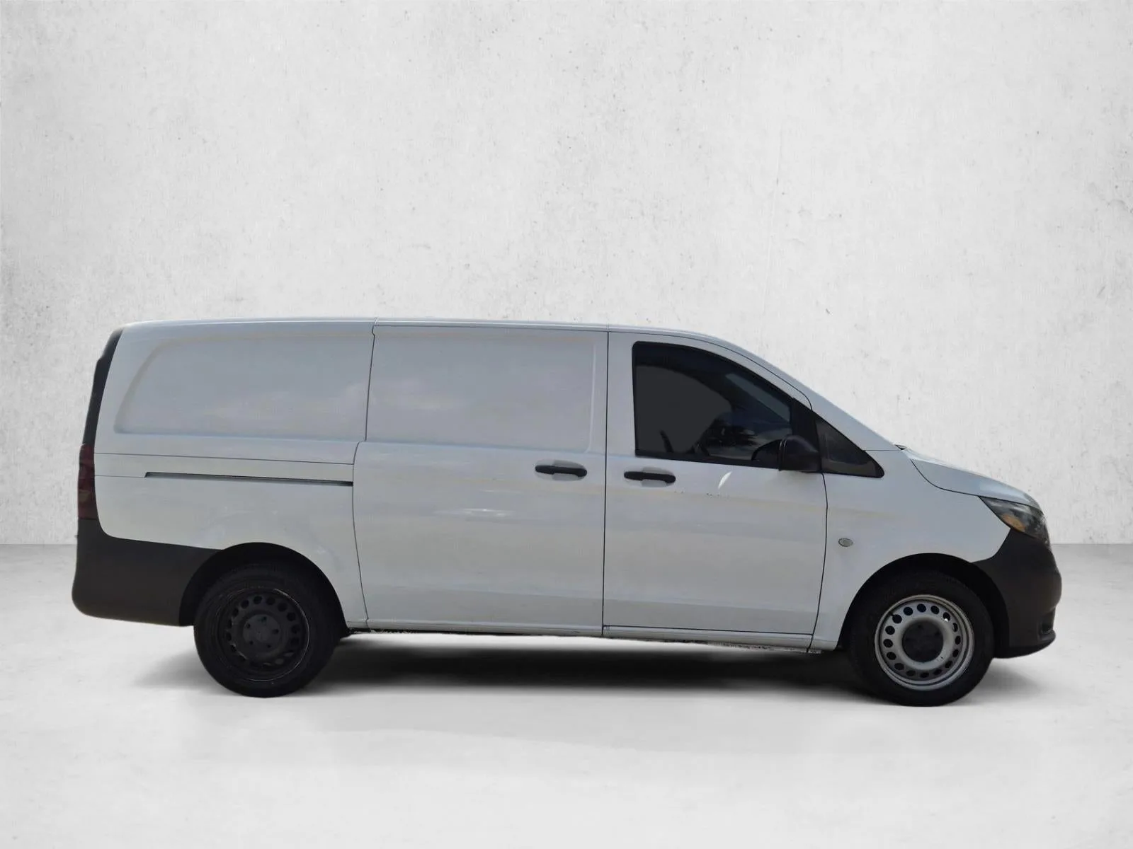 2016 Mercedes-Benz Metris Cargo Van RWD 126" photo 4