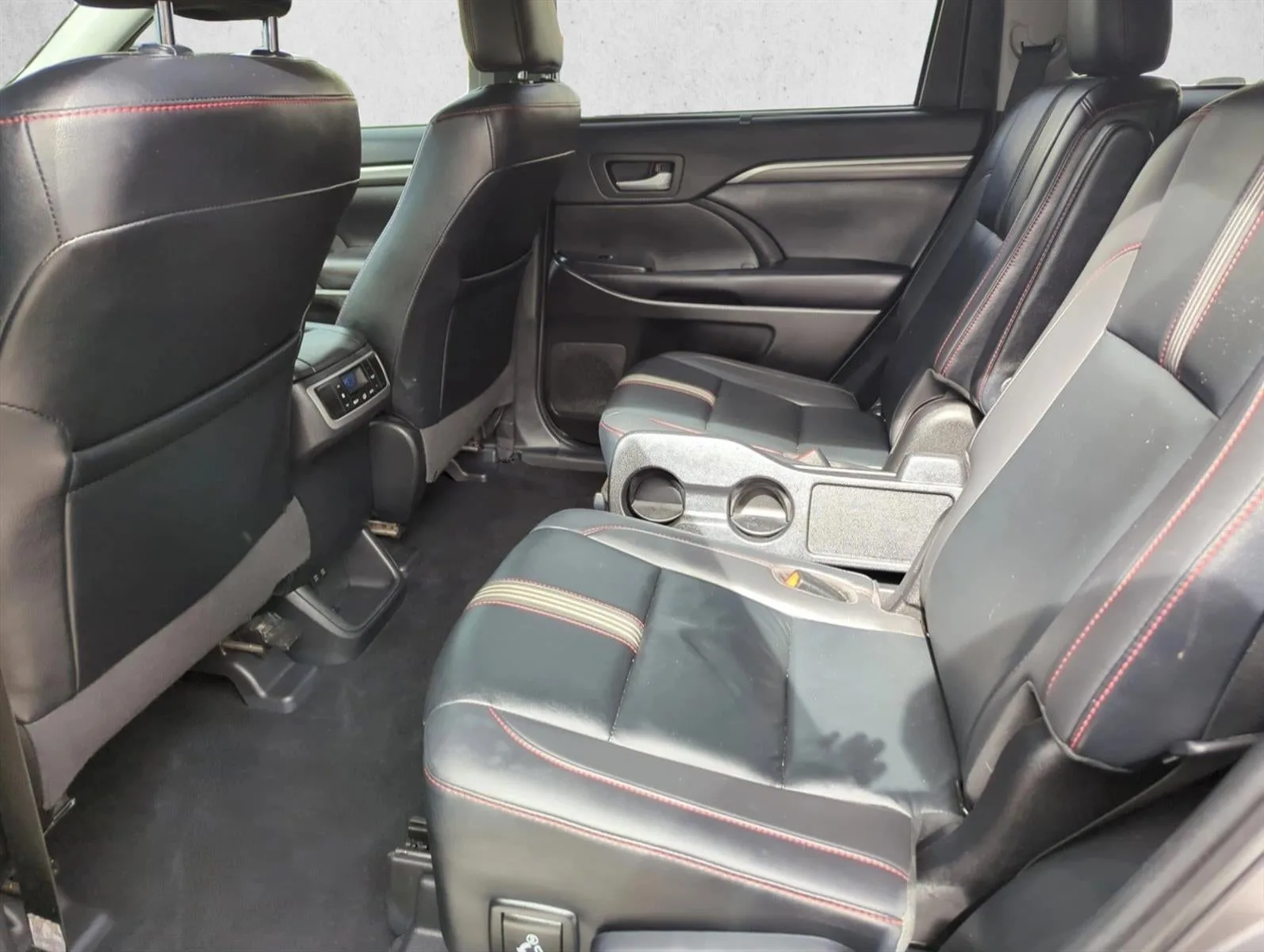 2019 Toyota Highlander SE V6 FWD (Natl) photo 10