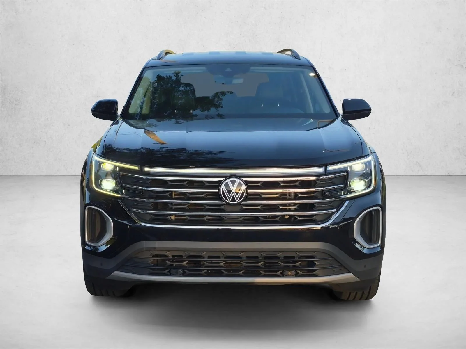 2024 Volkswagen Atlas 2.0T SE w/Technology photo 2