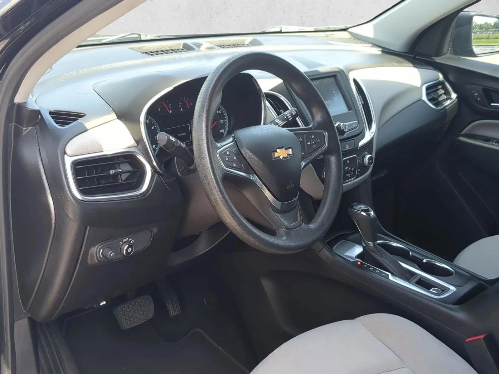 2018 Chevrolet Equinox LS photo 10