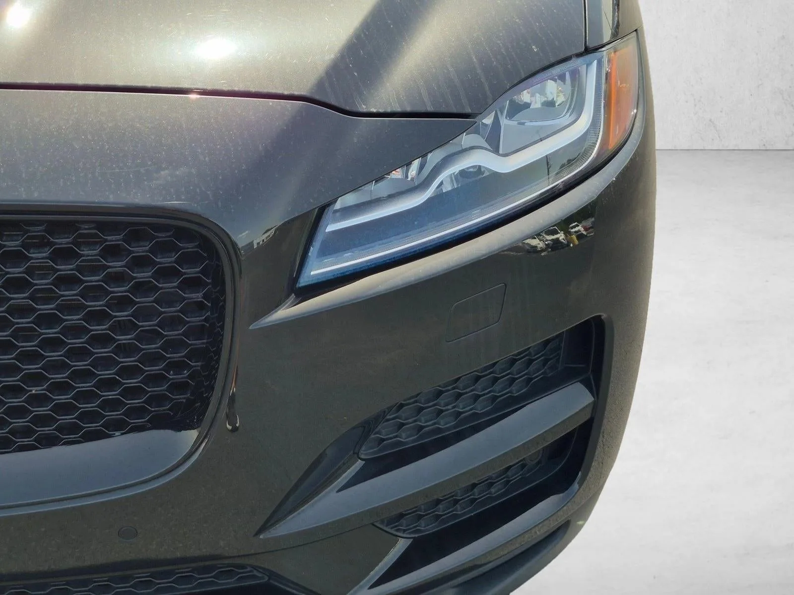 2017 Jaguar F-PACE 35t Prestige photo 9