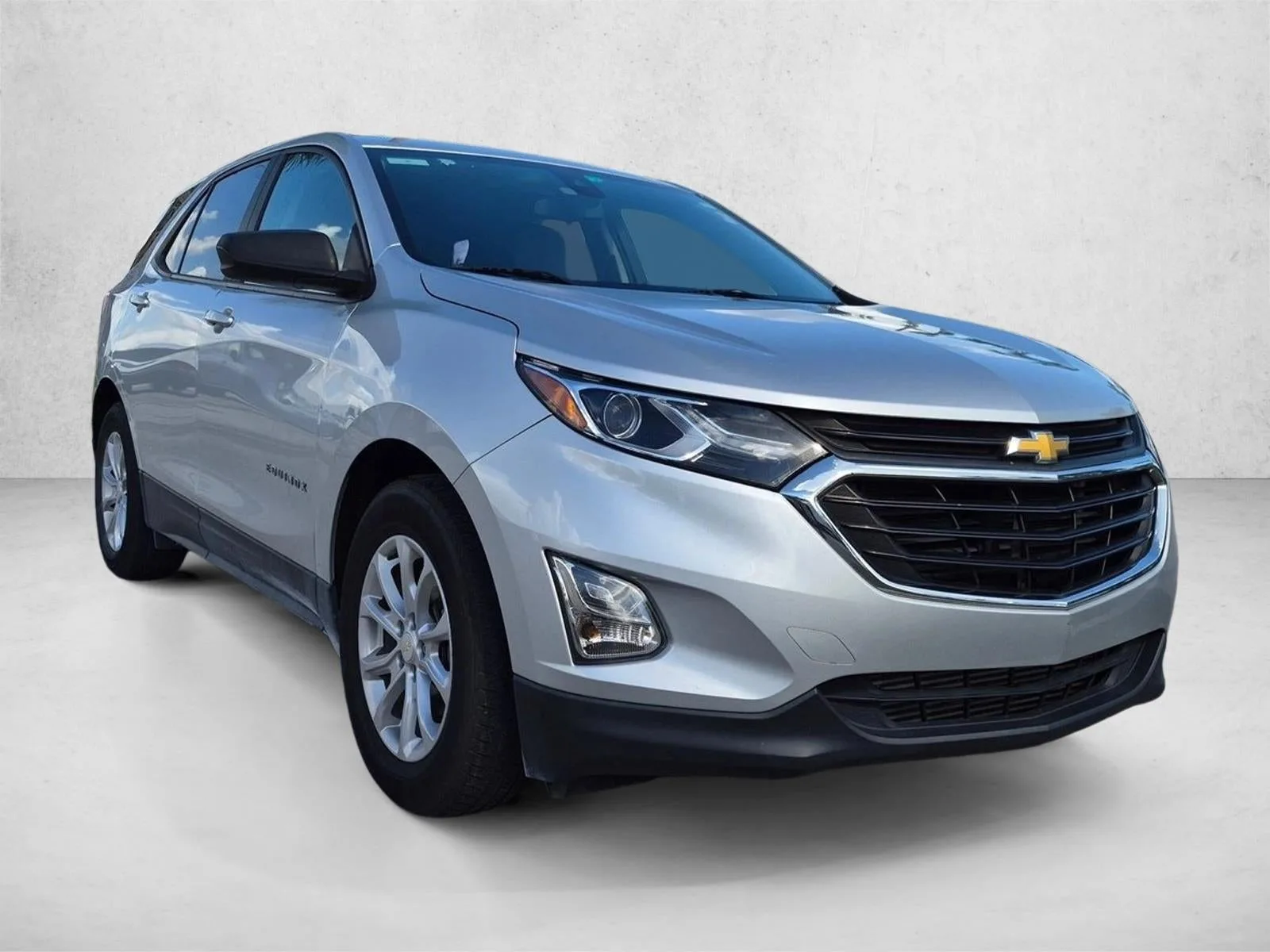 2021 Chevrolet Equinox FWD LS photo 3