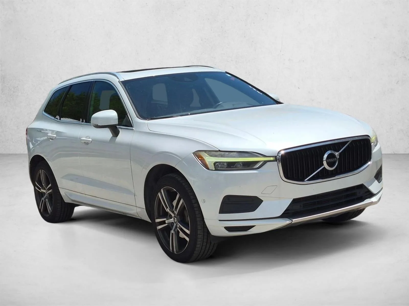 2019 Volvo XC60 T5 Momentum photo 3