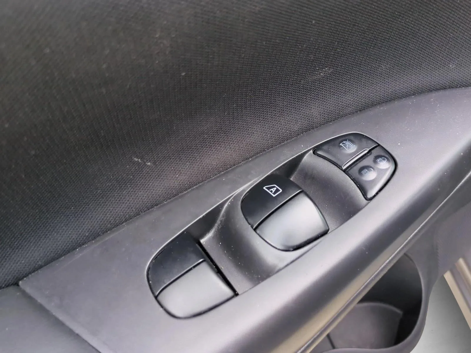 2019 Nissan Sentra SV CVT photo 12