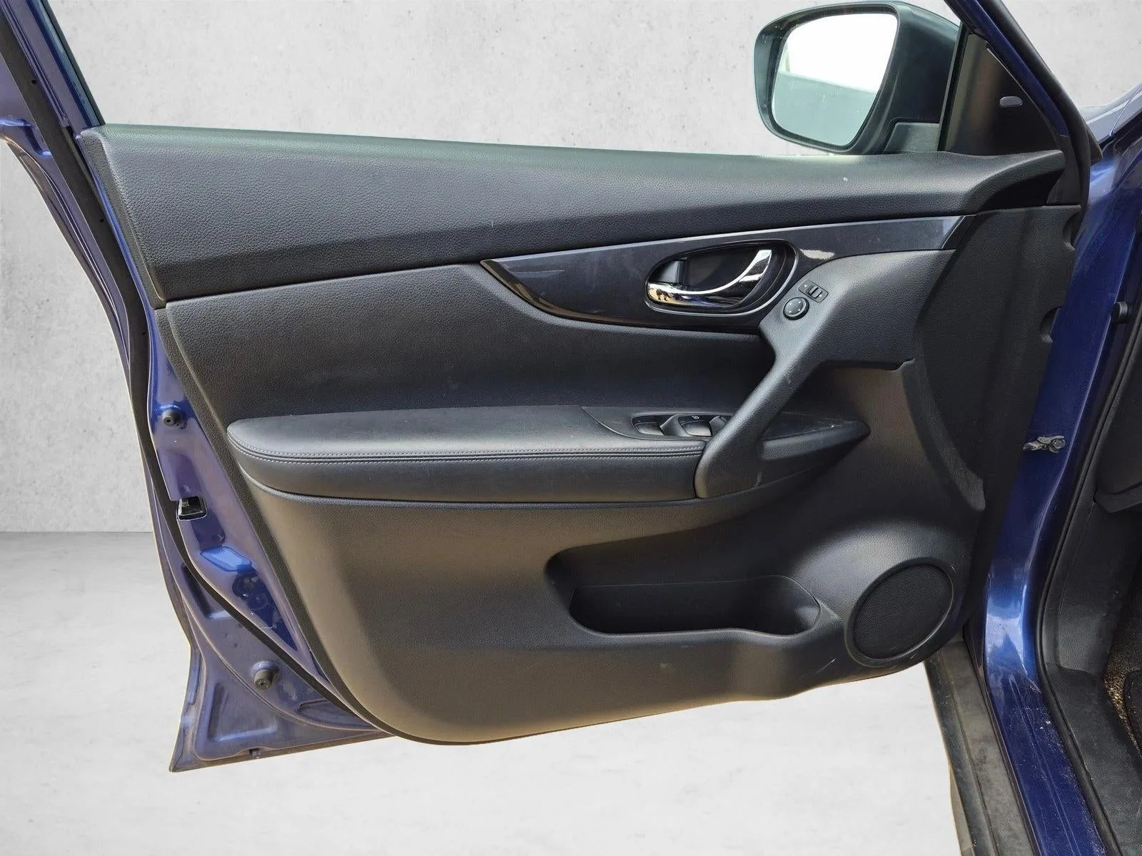 2018 Nissan Rogue FWD SV photo 12