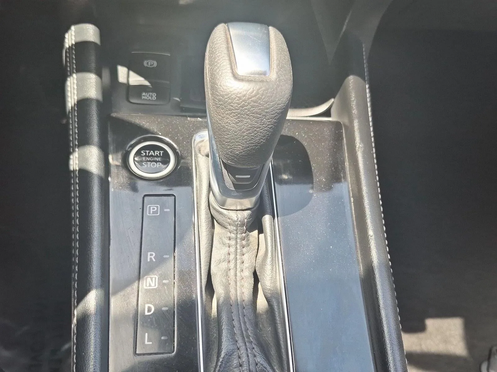 2022 Nissan Kicks SV FWD photo 12