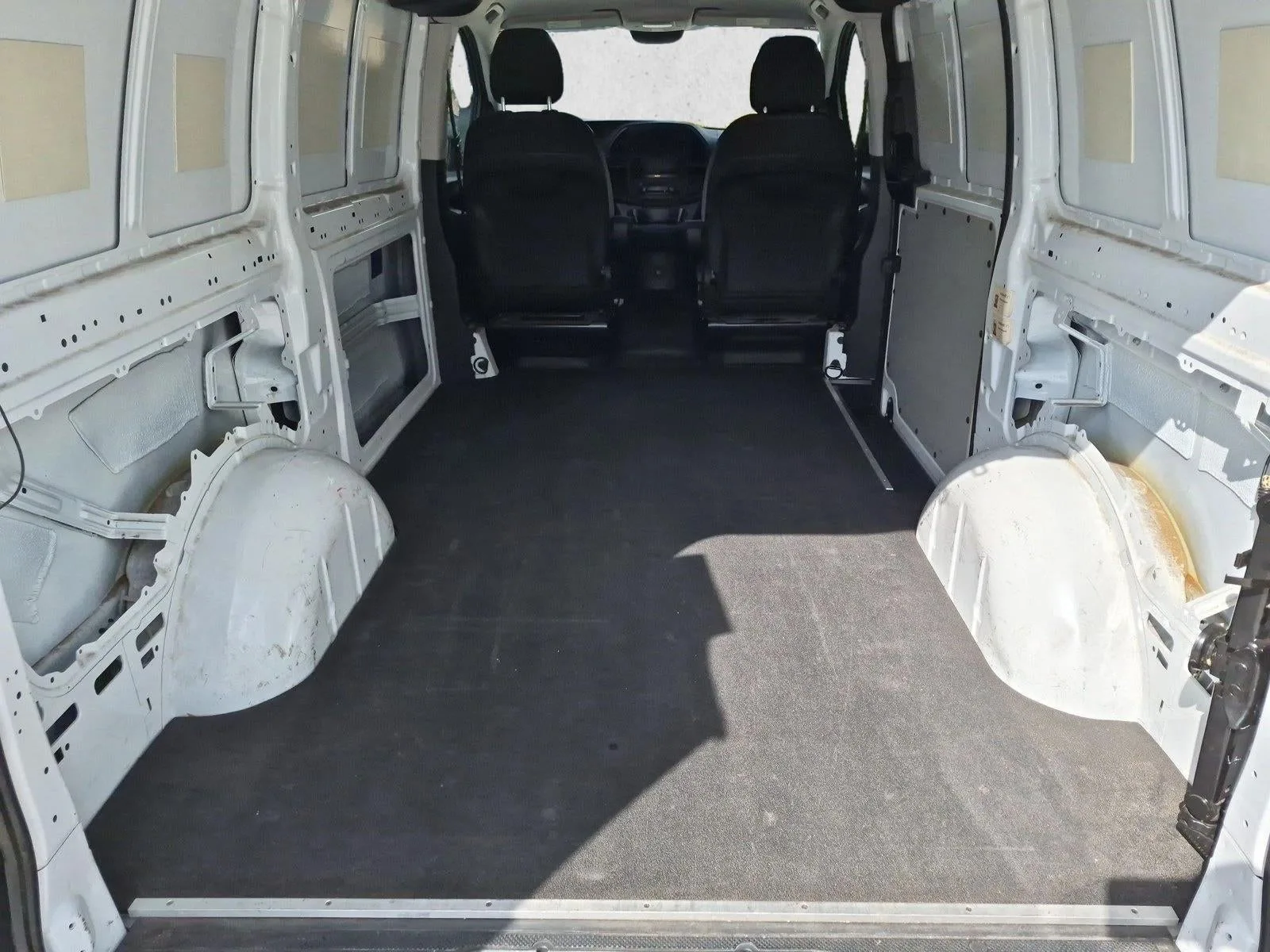 2016 Mercedes-Benz Metris Cargo Van RWD 126" photo 6