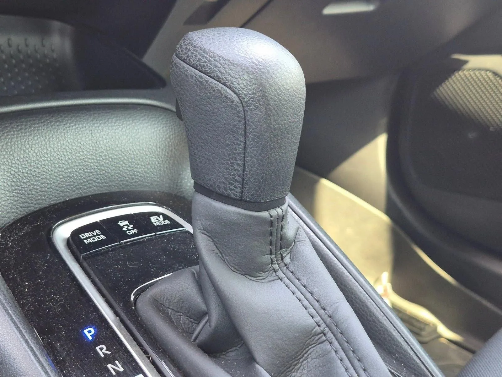 2022 Toyota Corolla Hybrid LE CVT (Natl) photo 8