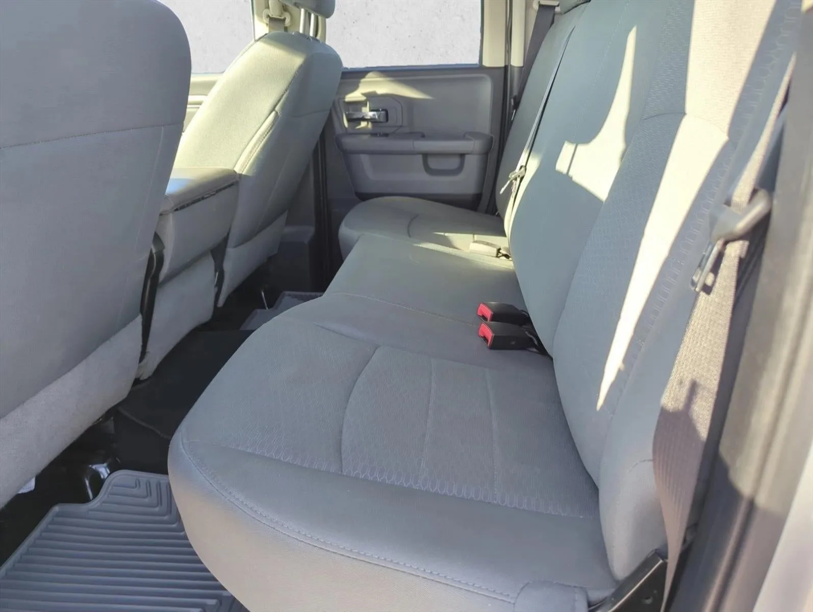2016 RAM 1500 2WD Quad Cab 6.4 Ft Box SLT photo 7