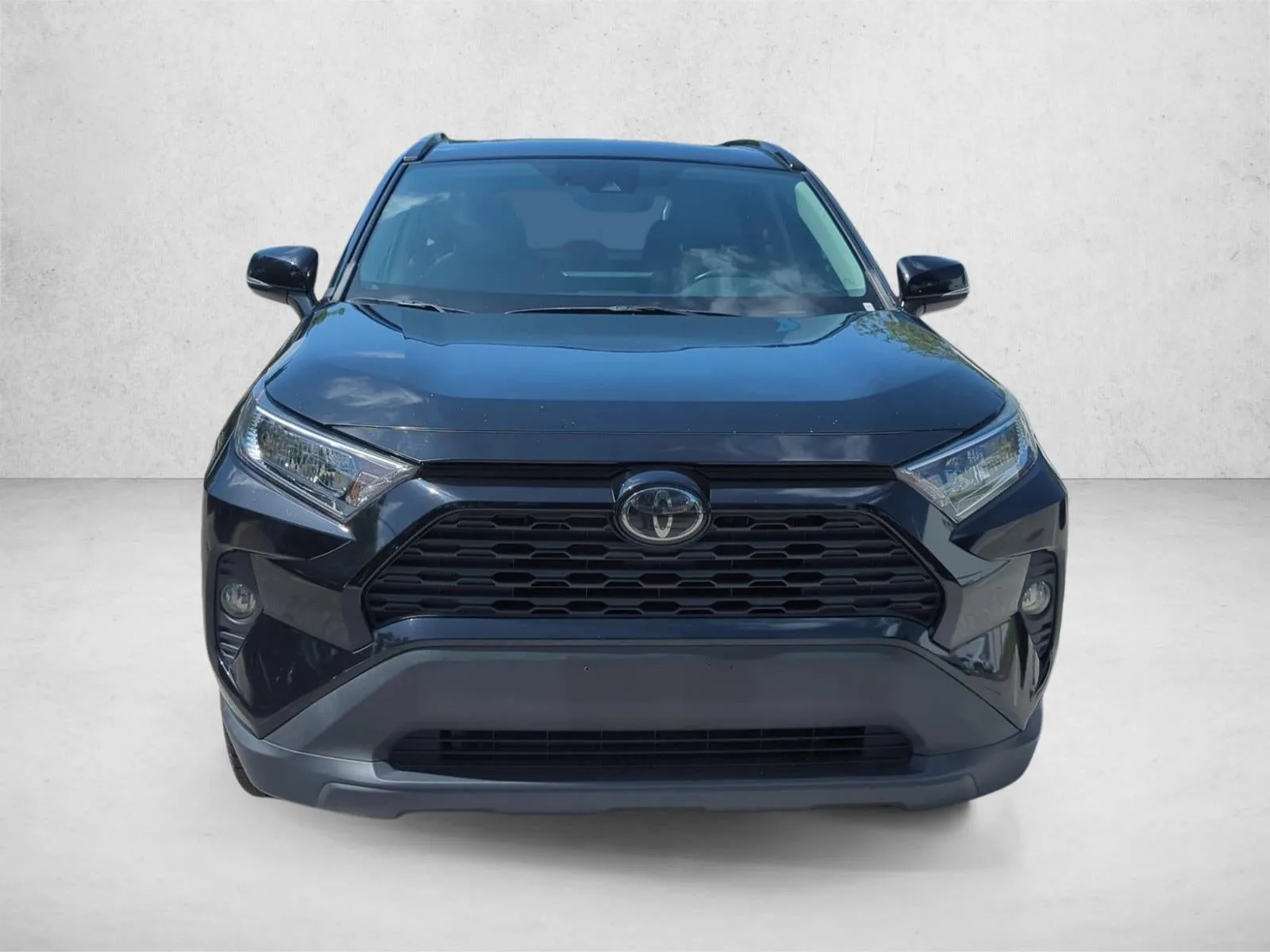 2020 Toyota RAV4 XLE Premium AWD (Natl) photo 2