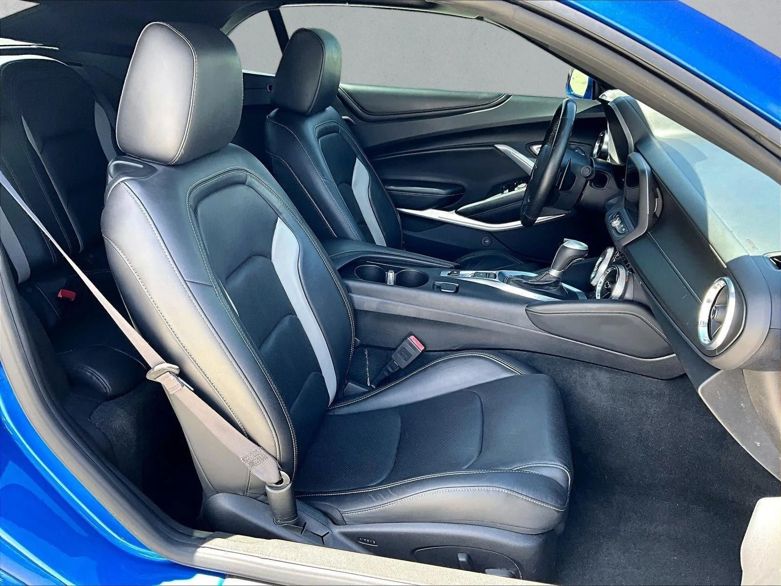 2017 Chevrolet Camaro 2dr Convertible 2LT photo 9