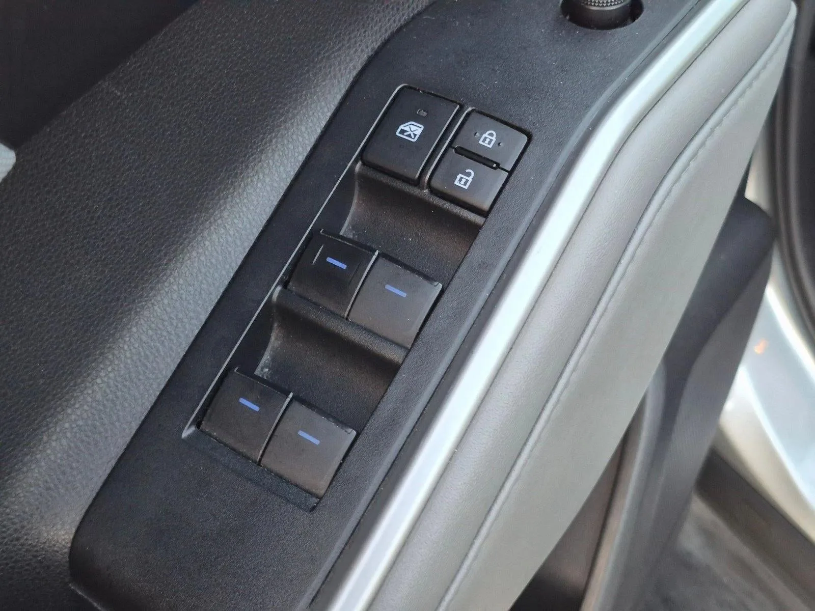2021 Toyota Highlander LE FWD (GS) photo 11