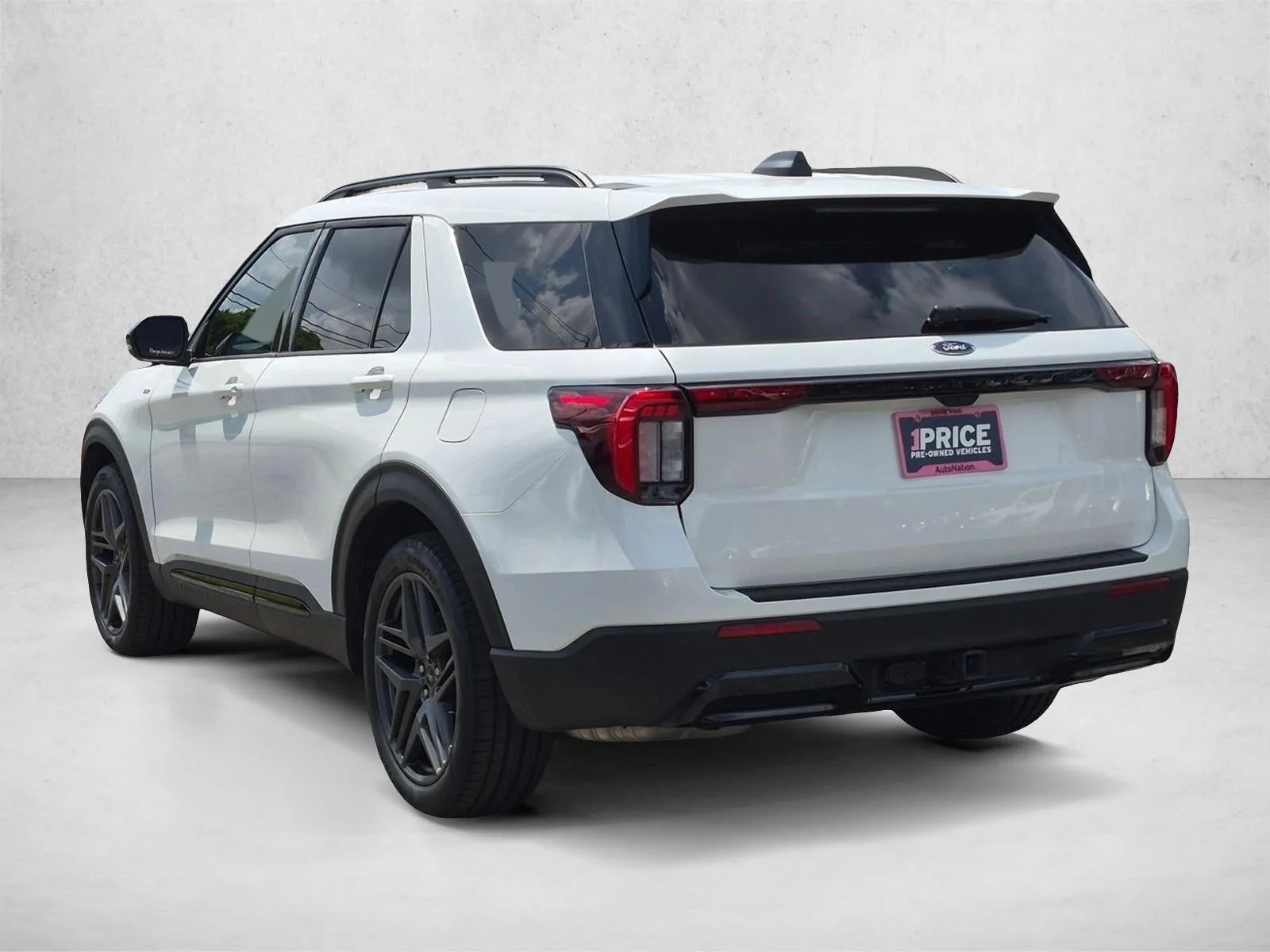 2025 Ford Explorer ST-Line photo 8