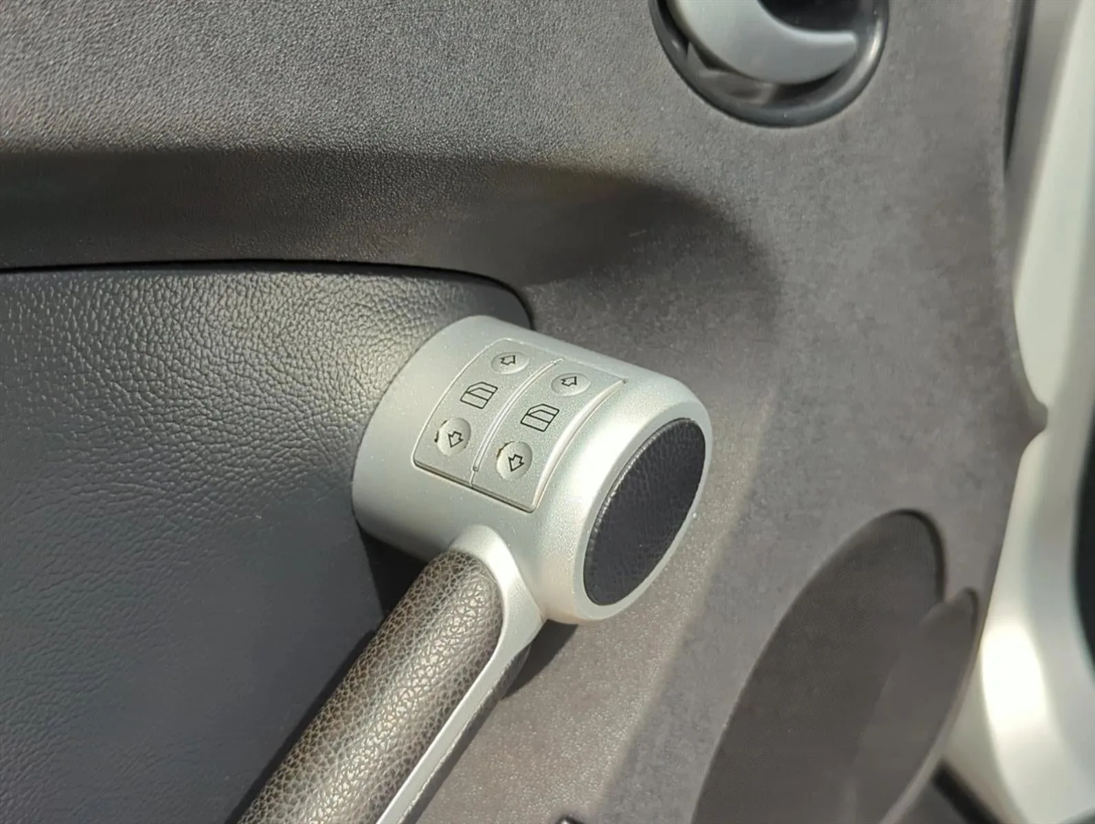2005 Mercedes-Benz SLK Base photo 11