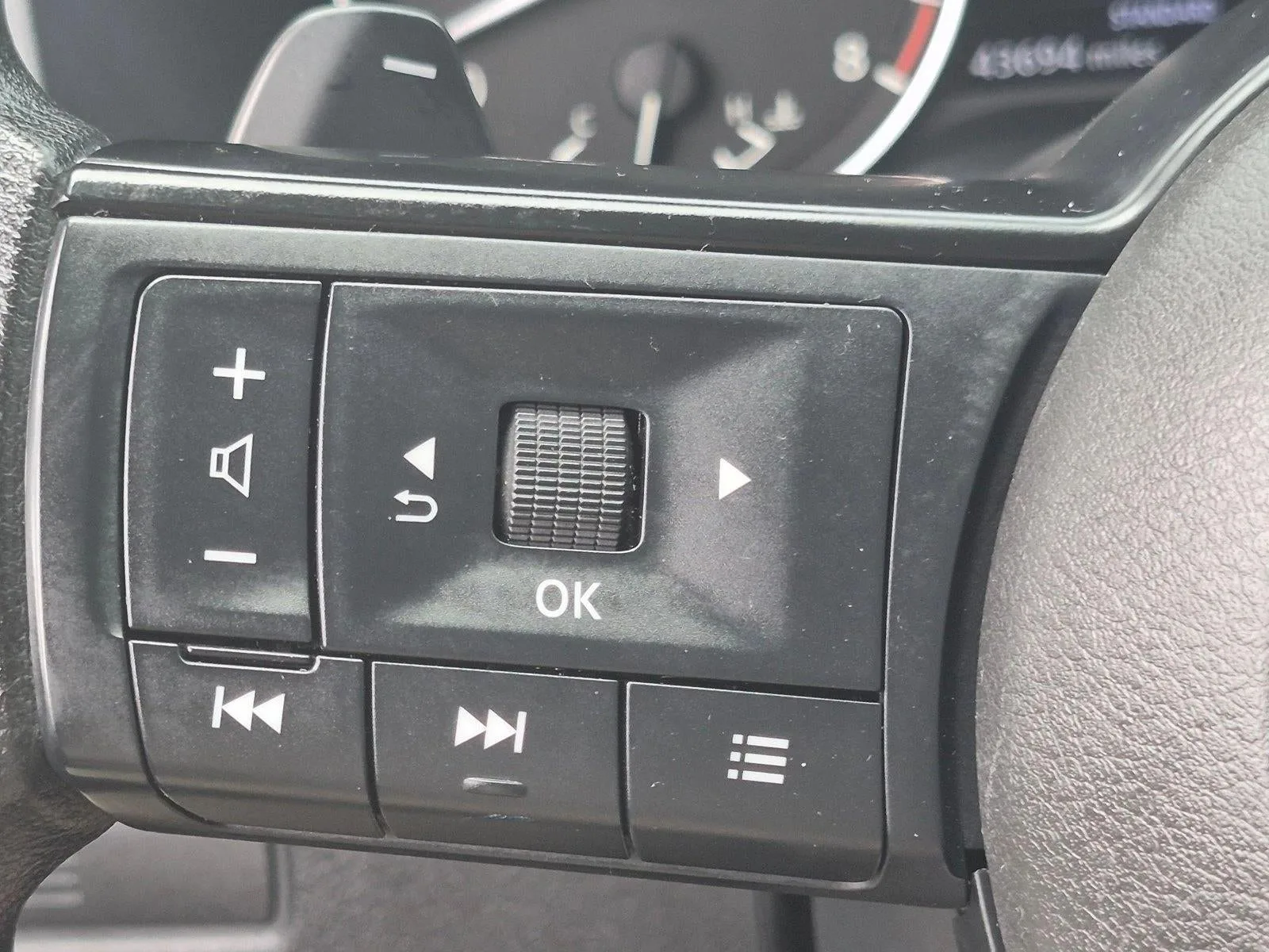 2021 Nissan Rogue FWD S photo 12