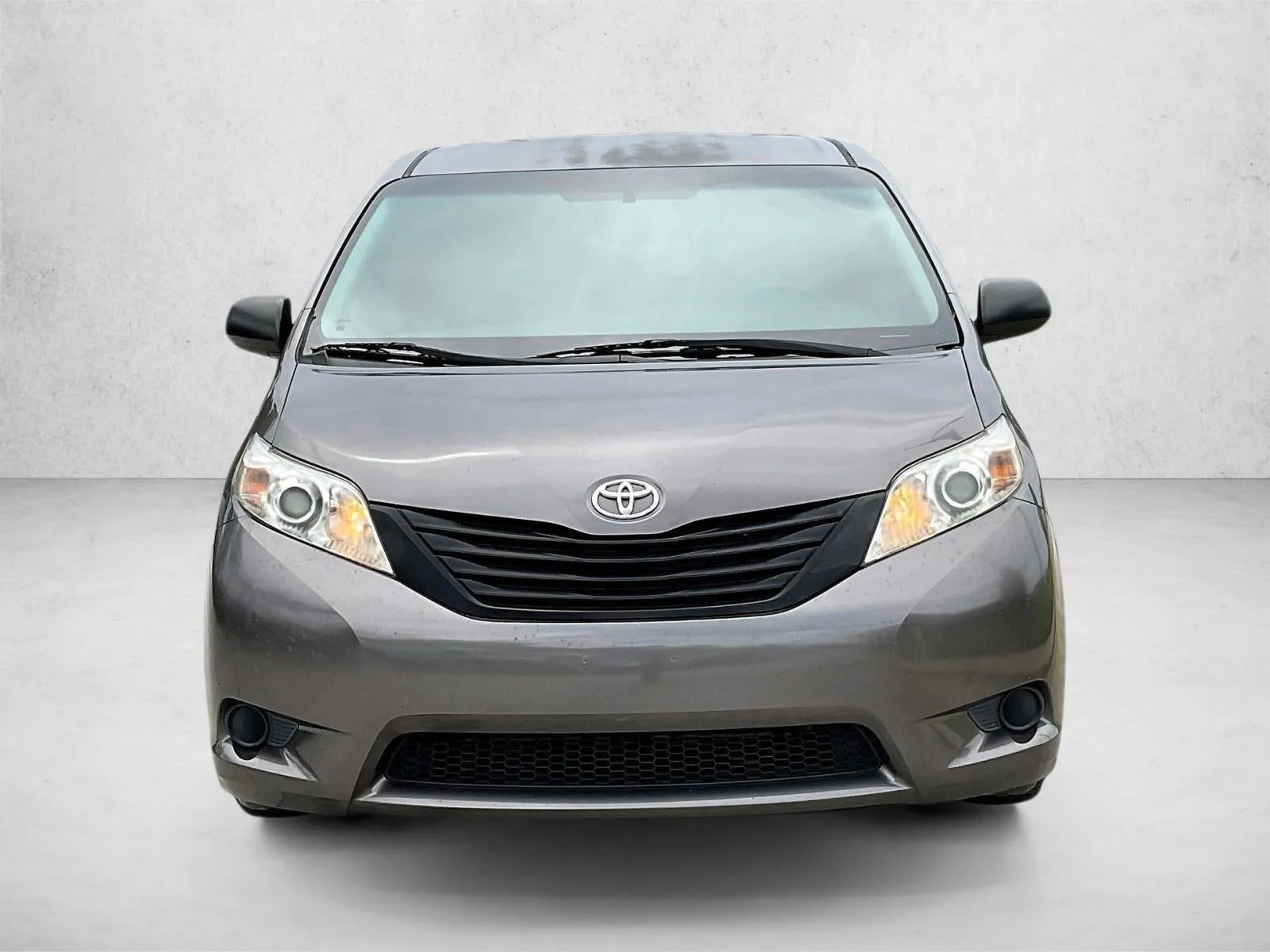 2017 Toyota Sienna L FWD 7-Passenger (Natl) photo 3