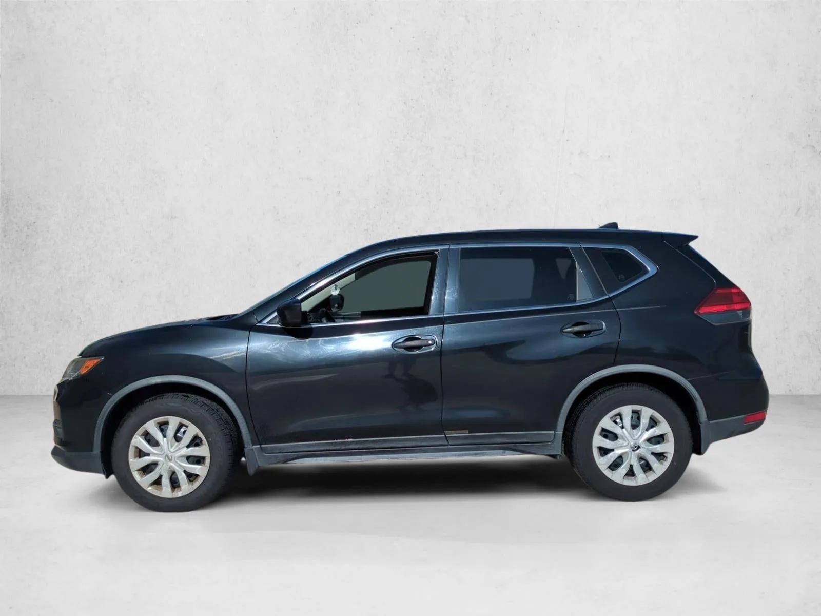 2017 Nissan Rogue FWD S photo 8