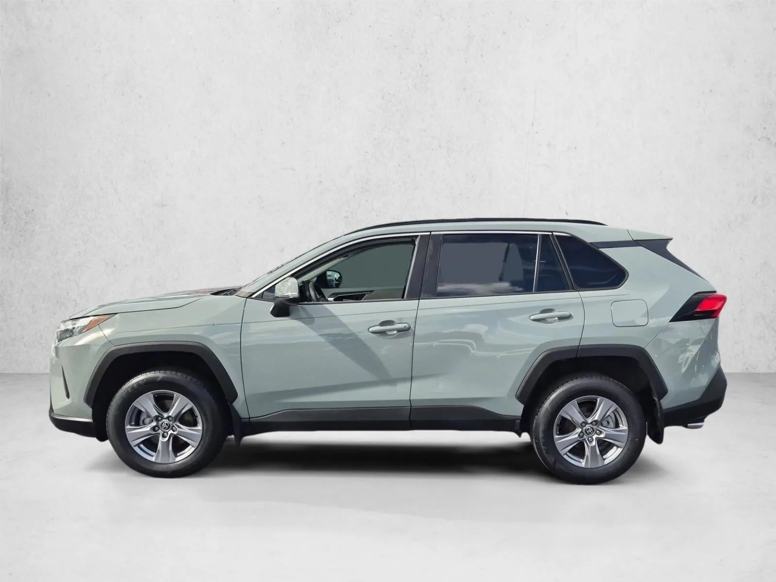 2022 Toyota RAV4 XLE photo 9