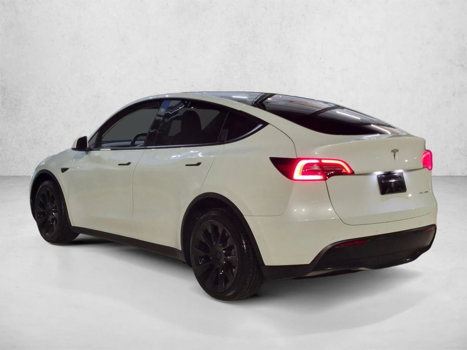 2021 Tesla Model Y Long Range AWD photo 3