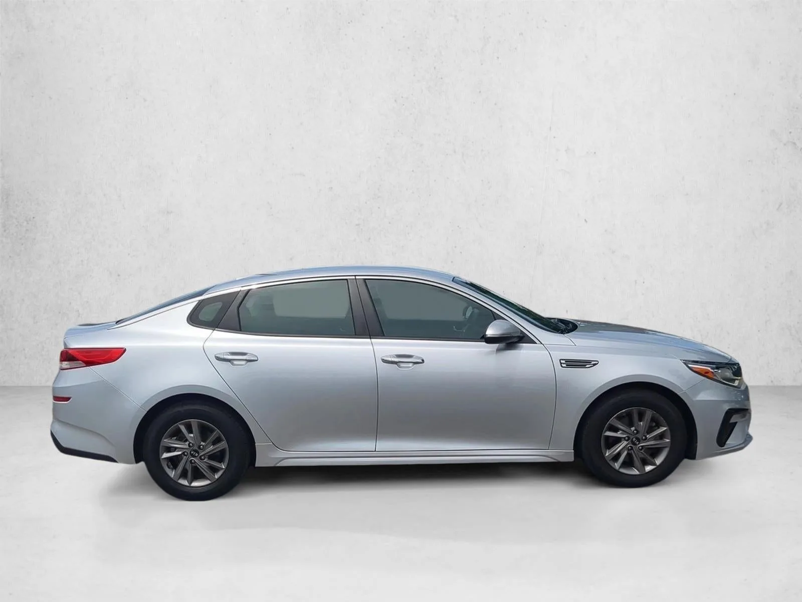 2020 Kia Optima LX photo 4