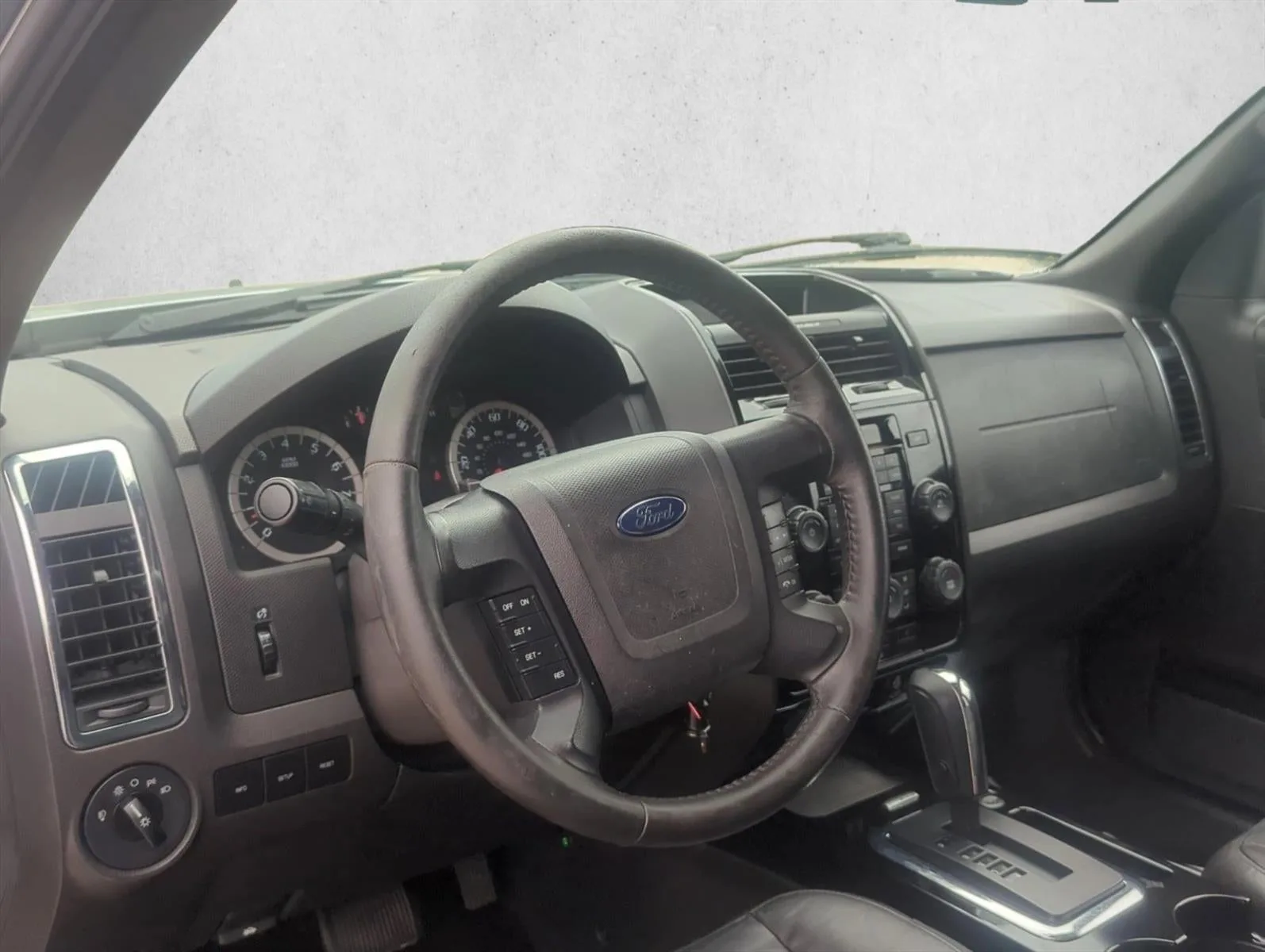 2010 Ford Escape FWD 4dr Limited photo 12