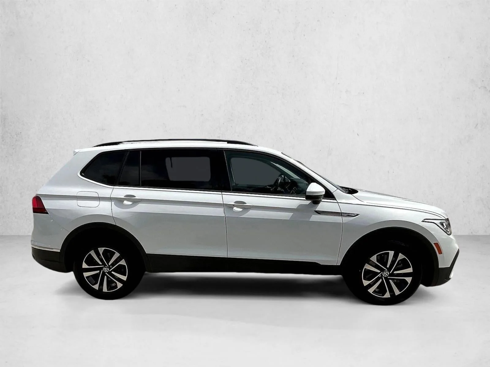 2024 Volkswagen Tiguan 2.0T S FWD photo 5