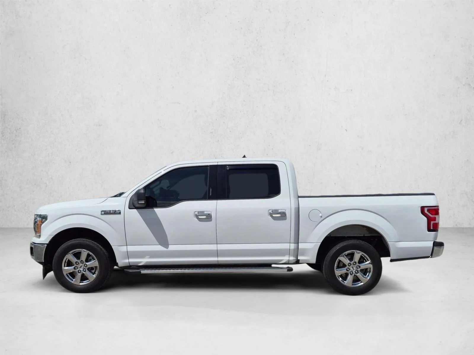 2018 Ford F-150 XLT 2WD SuperCrew 5.5' Box photo 8