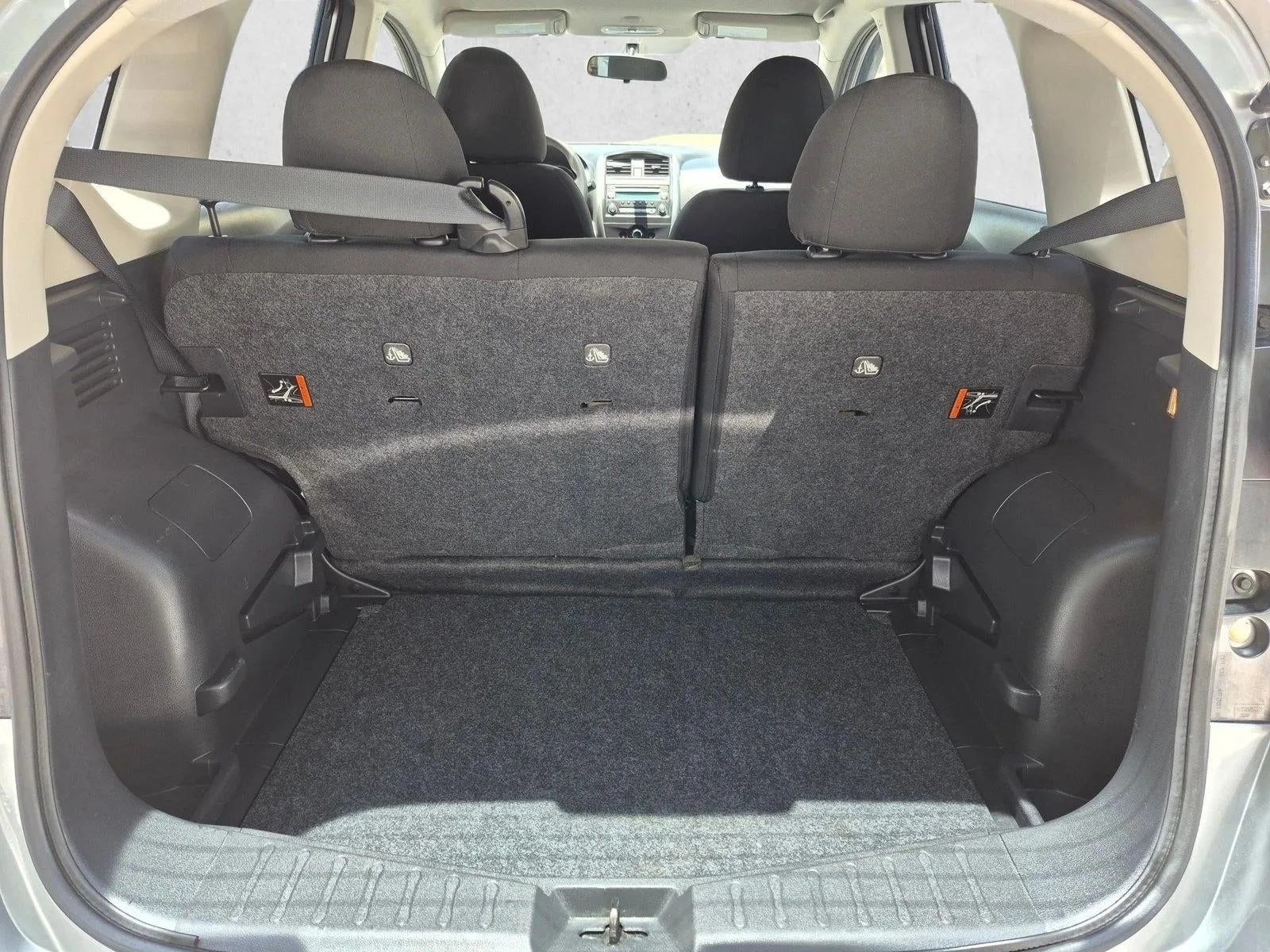 2015 Nissan Versa Note 5dr HB CVT 1.6 S Plus photo 6