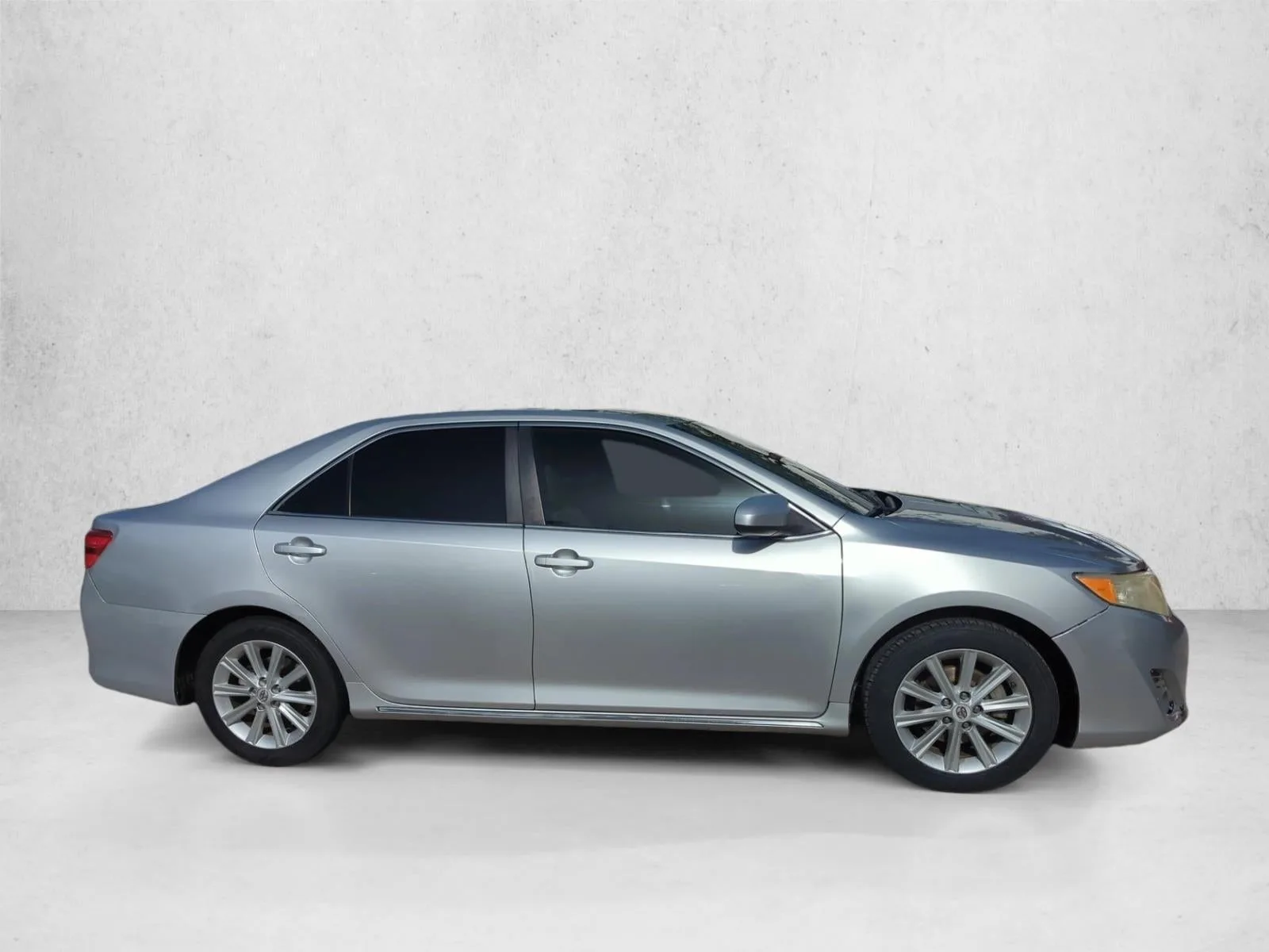 2014 Toyota Camry 4dr Sdn I4 Auto XLE (Natl) *Ltd Avail* photo 4