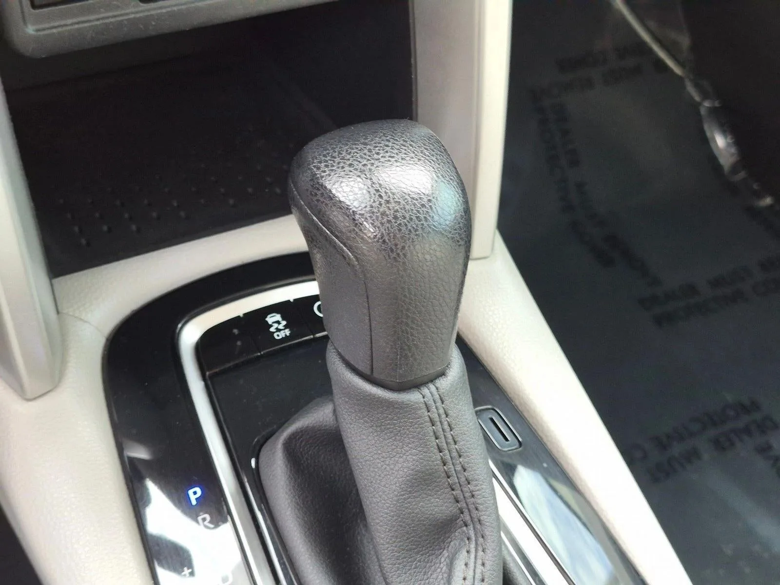 2023 Toyota Corolla Cross L 2WD (Natl) photo 11