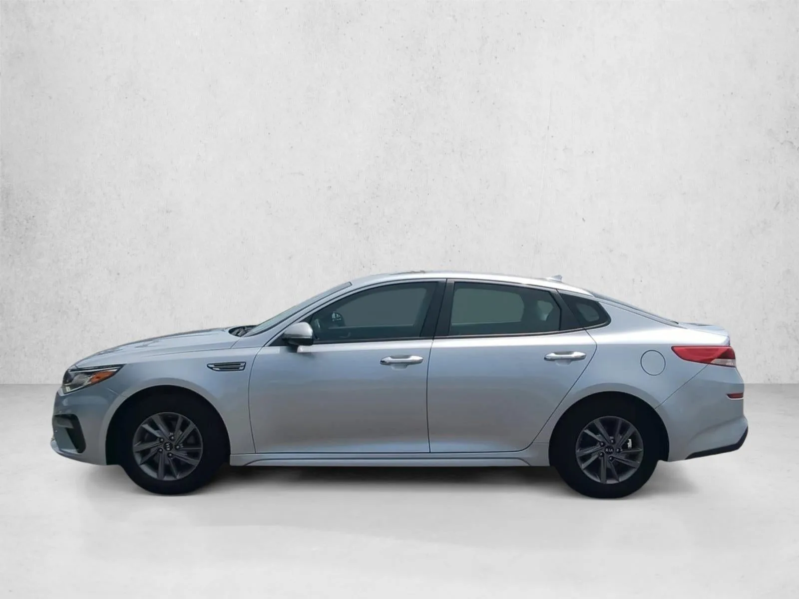 2020 Kia Optima LX photo 9