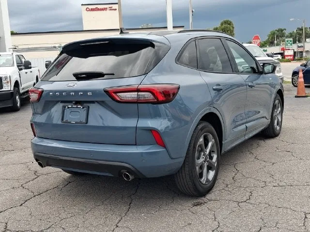 2024 Ford Escape ST-Line photo 4